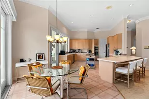 709 Jamestown Ln, Naples, FL 34108 - Photo 8