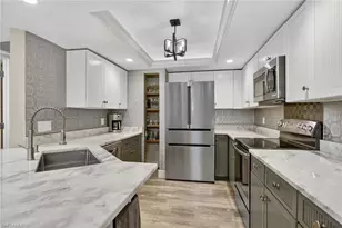 636 Wiggins Bay Dr, Naples, FL 34110 - Photo 14