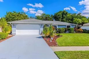 124 Versailles Cir, Naples, FL 34112 - Photo 2