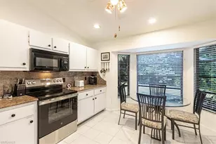 124 Versailles Cir, Naples, FL 34112 - Photo 6