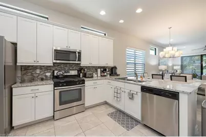 8160 Venetian Pointe Dr, Fort Myers, FL 33908 - Photo 14