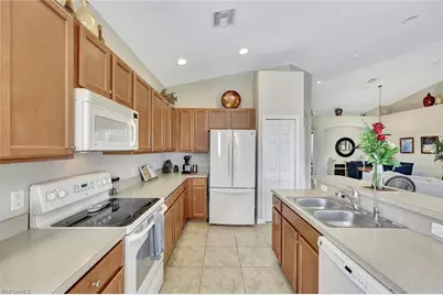 9110 Spanish Moss Way #422, Bonita Springs, FL 34135 - Photo 8
