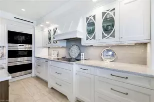 1285 Gulf Shore Blvd N, Naples, FL 34102 - Photo 10