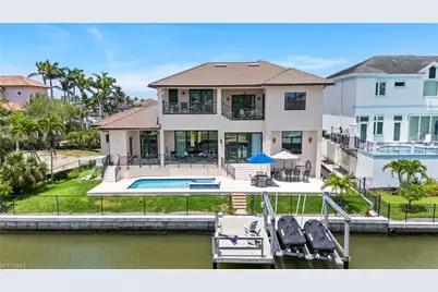 388 Pine Ave, Naples, FL 34108 - Photo 4