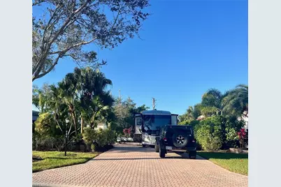 4694 Southern Breeze Dr, Naples, FL 34114 - Photo 2