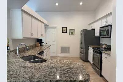 911 SE 21st Ln, Cape Coral, FL 33990 - Photo 4