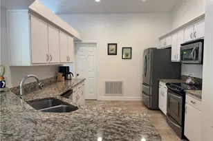 911 SE 21st Ln, Cape Coral, FL 33990 - Photo 4