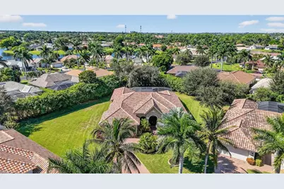 990 Tivoli Ct, Naples, FL 34104 - Photo 34