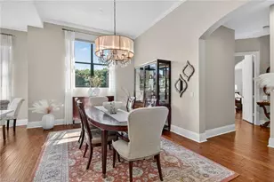 990 Tivoli Ct, Naples, FL 34104 - Photo 8