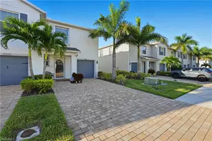 15388 Wildflower Cir, Naples, FL 34119 - Photo 4