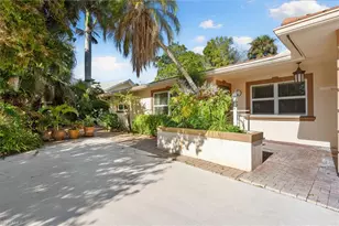 77 Cypress Point Dr, Naples, FL 34105 - Photo 10