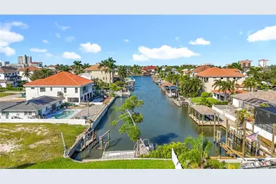 10242 Vanderbilt Dr, Naples, FL 34108 - Photo 16