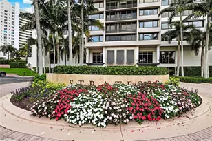 5601 Turtle Bay Dr, Naples, FL 34108 - Photo 32