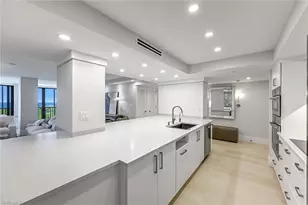 5601 Turtle Bay Dr, Naples, FL 34108 - Photo 4