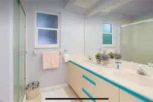 870 Gulf Pavilion Dr, Naples, FL 34108 - Photo 10