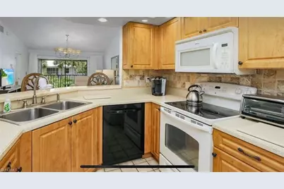 870 Gulf Pavilion Dr #201, Naples, FL 34108 - Photo 2