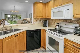 870 Gulf Pavilion Dr, Naples, FL 34108 - Photo 2