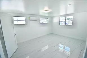 2116 Pineview Rd, Fort Myers, FL 33901 - Photo 14