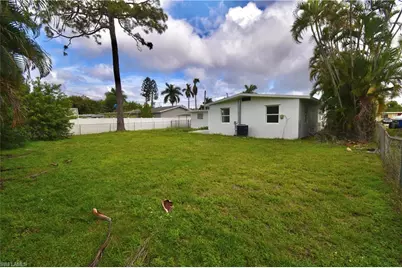 2116 Pineview Rd, Fort Myers, FL 33901 - Photo 20