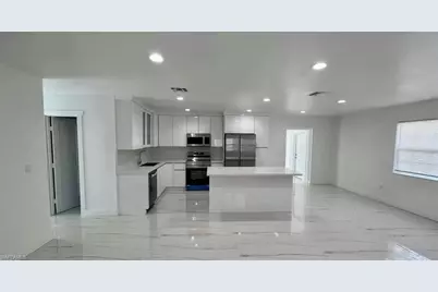 2116 Pineview Rd, Fort Myers, FL 33901 - Photo 4