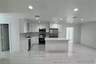 2116 Pineview Rd, Fort Myers, FL 33901 - Photo 4