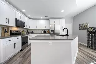 4650 Yacht Harbor Dr, Naples, FL 34112 - Photo 8