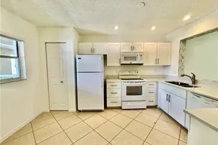 709 Landover Cir, Naples, FL 34104 - Photo 2