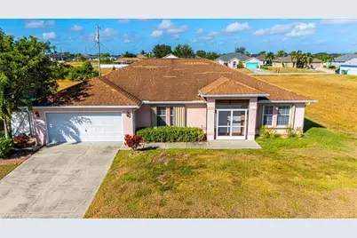 2526 NE 2nd Pl, Cape Coral, FL 33909 - Photo 2