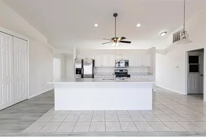 2526 NE 2nd Pl, Cape Coral, FL 33909 - Photo 4