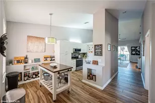 290 Robin Hood Cir, Naples, FL 34104 - Photo 20