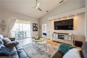 290 Robin Hood Cir, Naples, FL 34104 - Photo 10