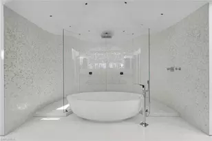 260 Channel Dr, Naples, FL 34108 - Photo 18