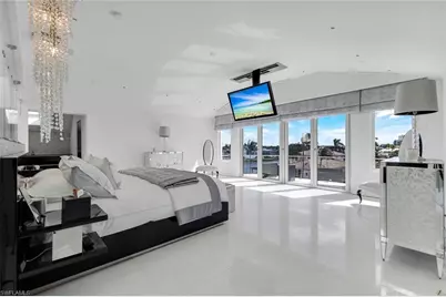 260 Channel Dr, Naples, FL 34108 - Photo 16