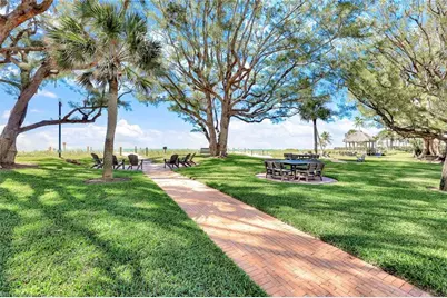 2000 Alamanda Dr #104, Naples, FL 34102 - Photo 8