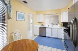 301 Courtside Dr, Naples, FL 34105 - Photo 8