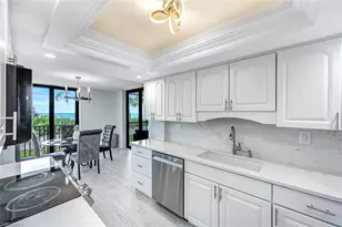 10475 Gulf Shore Dr, Naples, FL 34108 - Photo 6