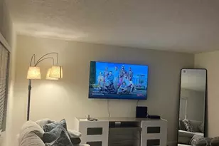 4617 Bayshore Dr, Naples, FL 34112 - Photo 4