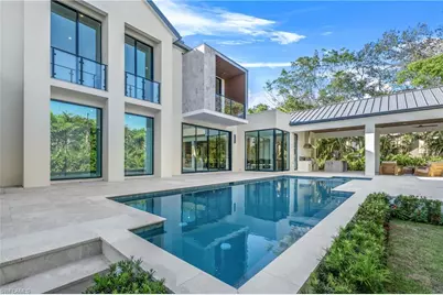 1800 Crayton Rd, Naples, FL 34102 - Photo 4