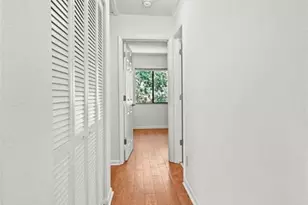 4607 Bayshore Dr, Naples, FL 34112 - Photo 8