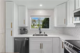 1686 Blue Point Ave, Naples, FL 34102 - Photo 6