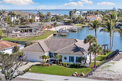 7 Glenview Manor Dr, Fort Myers Beach, FL 33931 - Photo 1