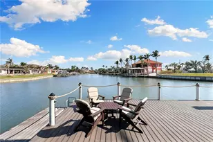 7 Glenview Manor Dr, Fort Myers Beach, FL 33931 - Photo 2