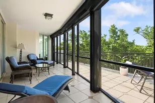 425 Cove Tower Dr, Naples, FL 34110 - Photo 2