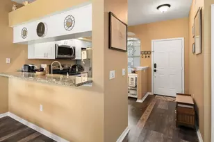 350 Newport Dr, Naples, FL 34114 - Photo 8