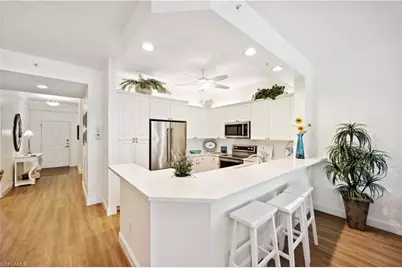 460 Launch Cir #303, Naples, FL 34108 - Photo 6