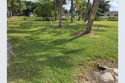 2710 Linda Dr, Naples, FL 34112 - Photo 2