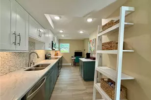 800 River Point Dr, Naples, FL 34102 - Photo 8