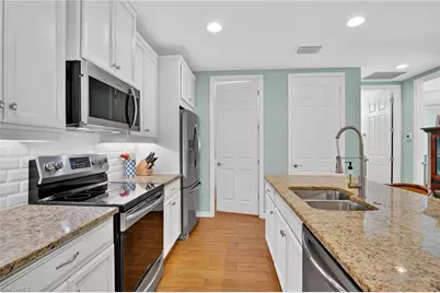 14891 Edgewater Cir, Naples, FL 34114 - Photo 10