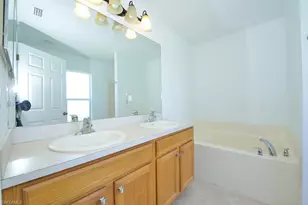 343 NE 10th St, Cape Coral, FL 33909 - Photo 10