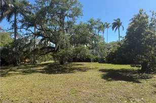 1063 Shadowlawn Dr, Naples, FL 34104 - Photo 12